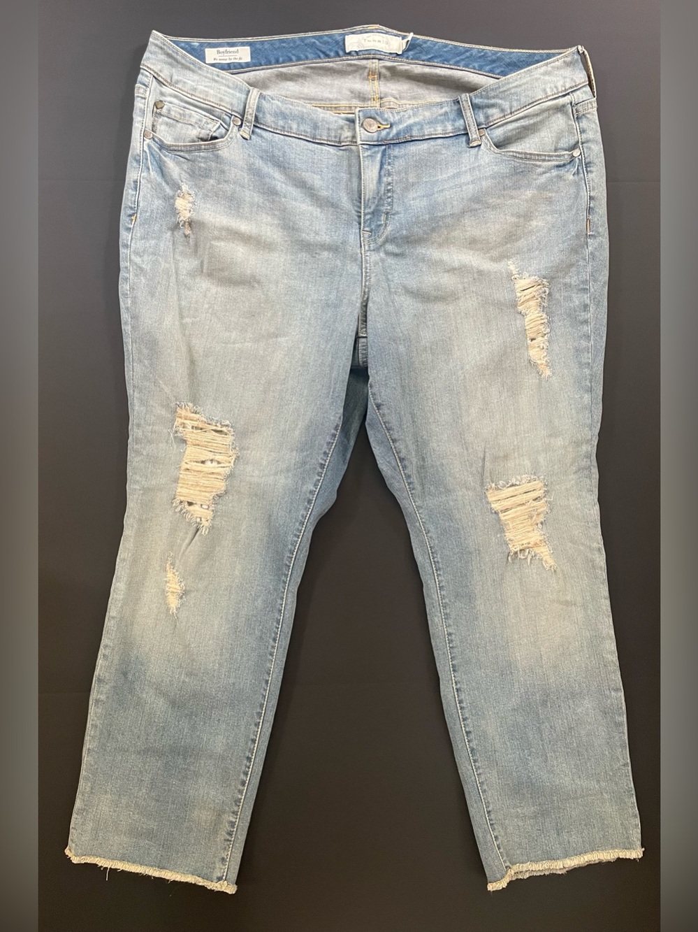 Torrid Boyfriend Capri Jeans Womens 20 Light Wash Distressed Frayed Hem Stretch